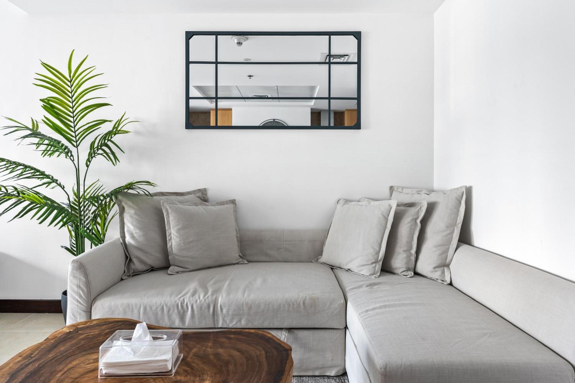 Upscale Studio Full Lake View In Goldcrest View Tower 두바이 외부 사진