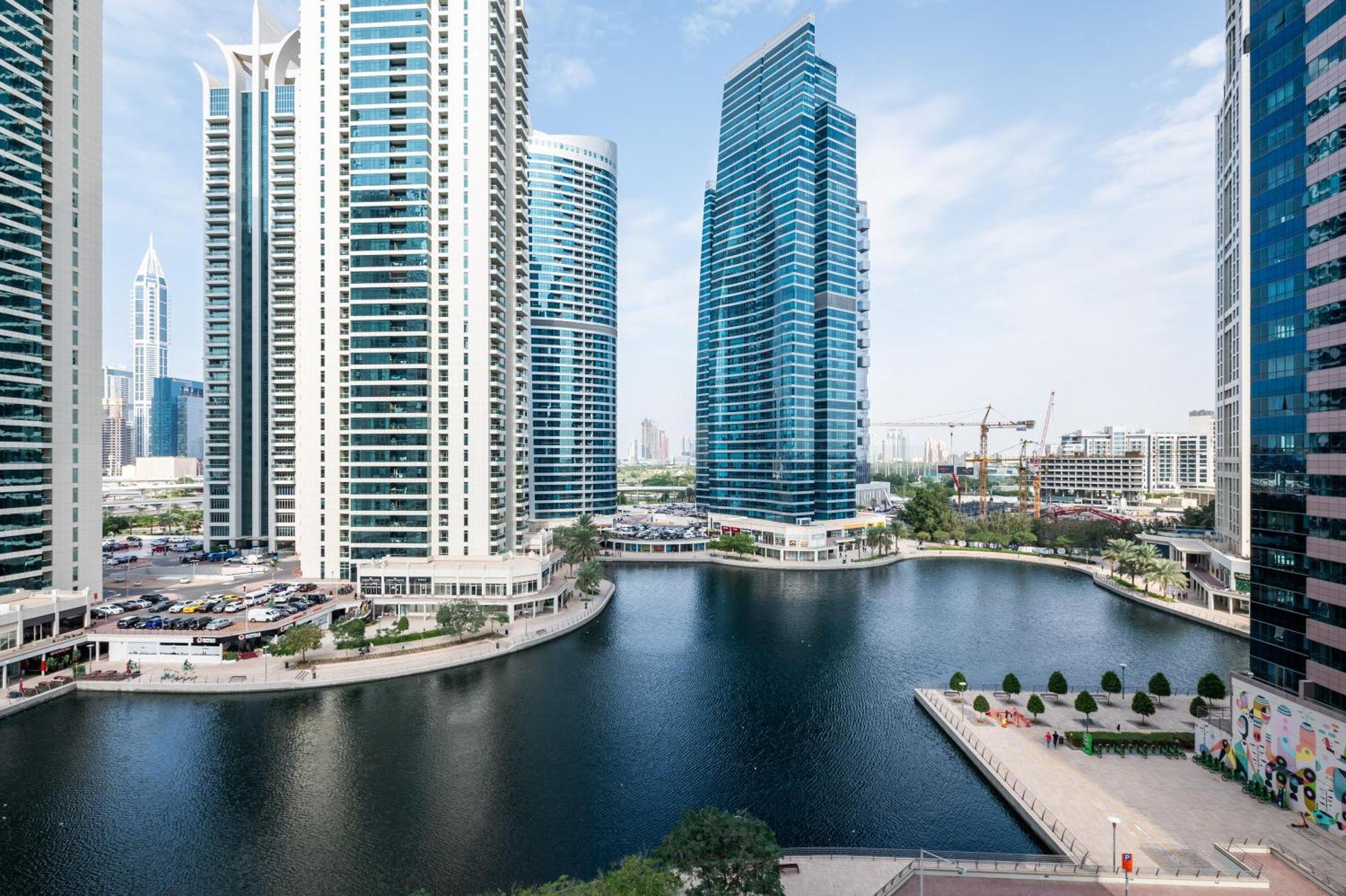 Upscale Studio Full Lake View In Goldcrest View Tower 두바이 외부 사진