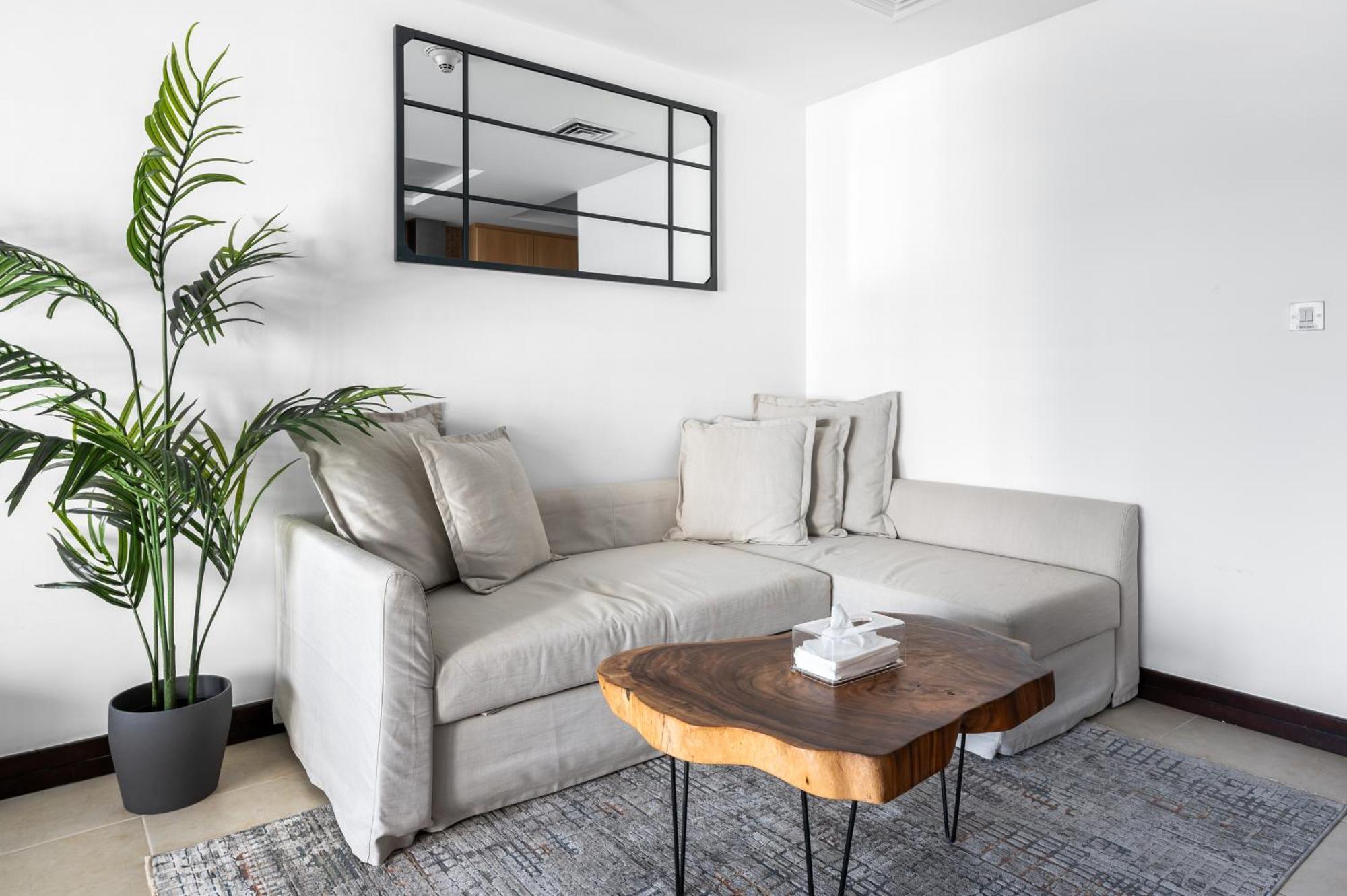 Upscale Studio Full Lake View In Goldcrest View Tower 두바이 외부 사진