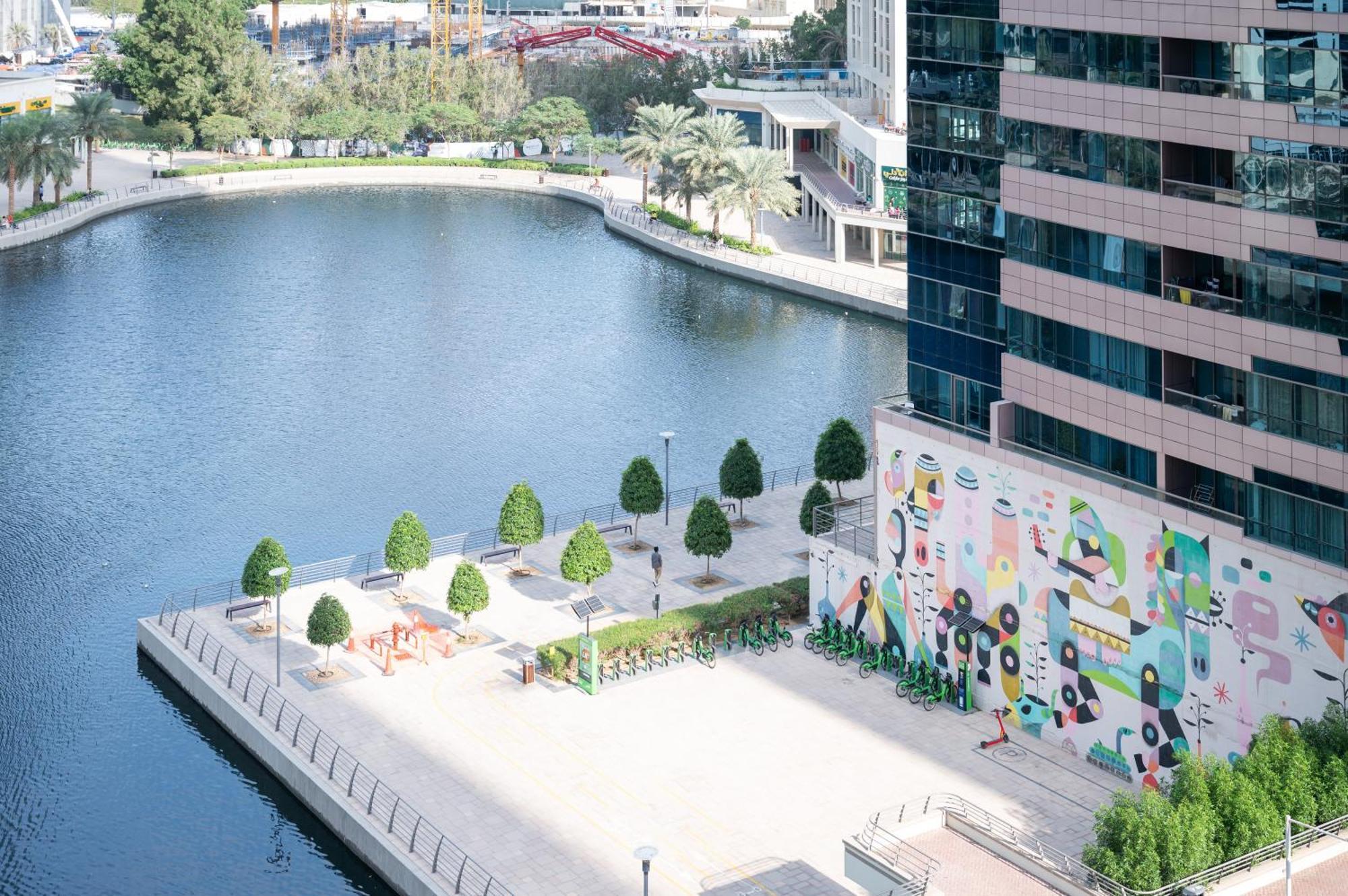 Upscale Studio Full Lake View In Goldcrest View Tower 두바이 외부 사진